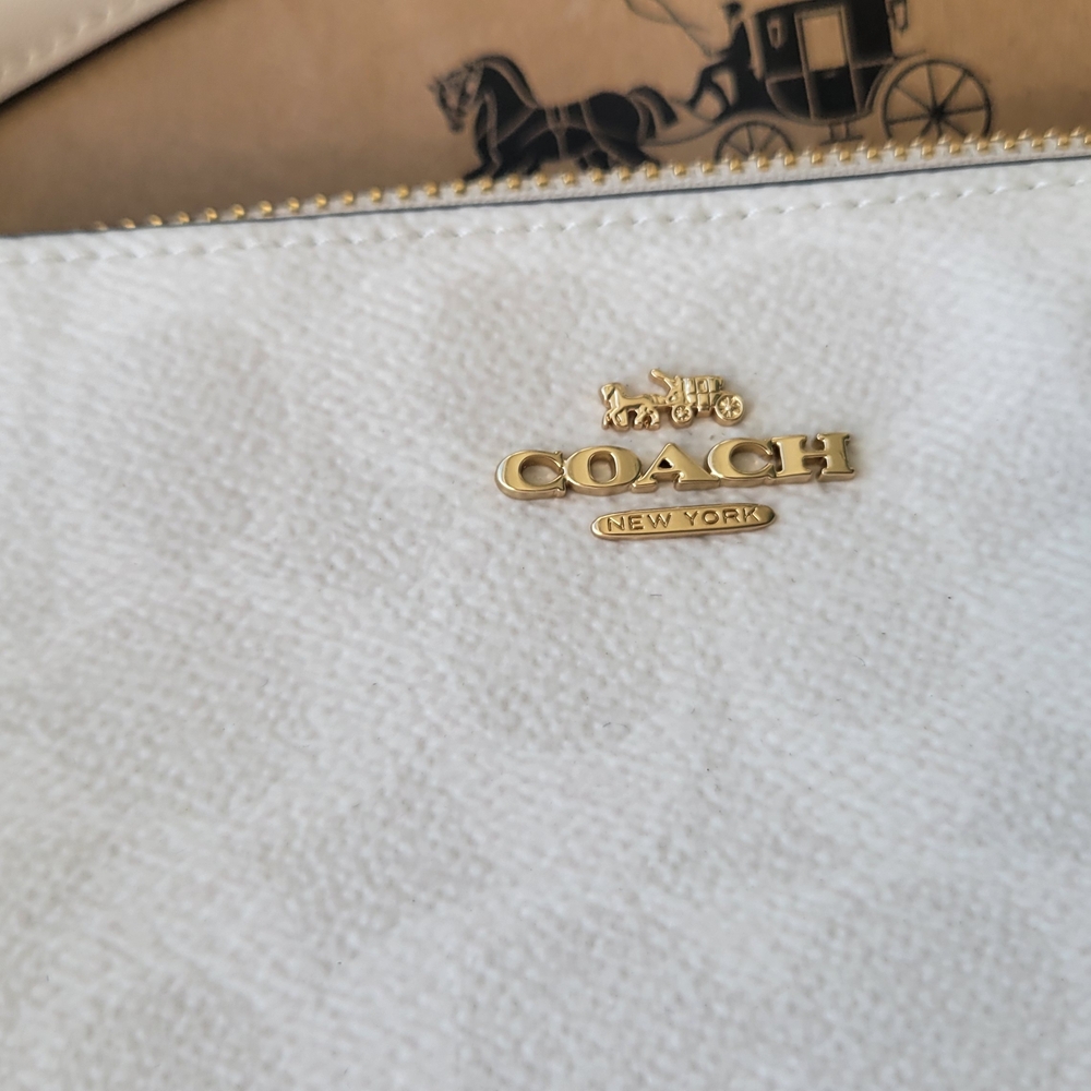 Coach White Women's Bag Brand new with no tags. - Picture 3 of 10